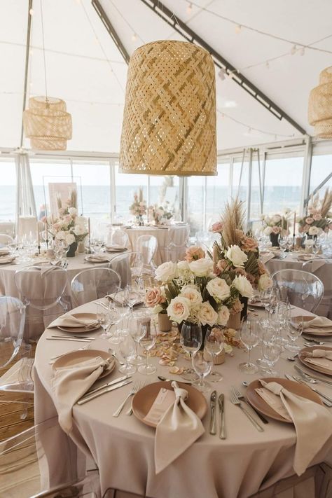 Beige Wedding Theme, Champagne Wedding Themes, Round Wedding Tables, Rose Gold Wedding Decor, Taupe Wedding, Wedding Table Designs, Tafel Decor, Gold Wedding Theme, Beige Wedding