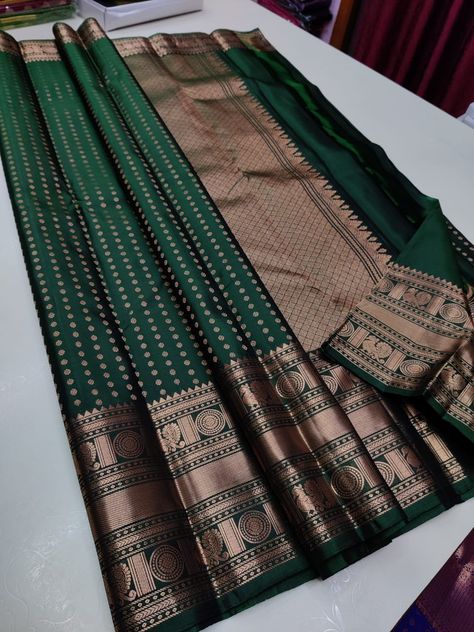 Green Kanjeevaram Silk Saree, Dark Green Pattu Saree Wedding, Green Pattu Sarees Weddings, Green Kanjivaram Saree Silk, Green Wedding Saree, Green Pattu Saree, Green Sarees, Green Silk Saree, Green Color Saree