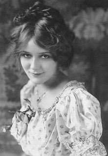 Artist Film, Mary Pickford, Silent Film Stars, Vintage Lady, Vintage Girl, Silent Movie, Roaring Twenties, Vintage Portraits, Silent Film