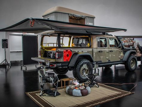 Jeep Wayout concept is cushy home away from home Jeep Gladiator Camping, Modificaciones Jeep Xj, Off Road Jeep, Camping Setup, Jeep Concept, Jeep Camping, Car Camper, Offroad Jeep, Cool Jeeps