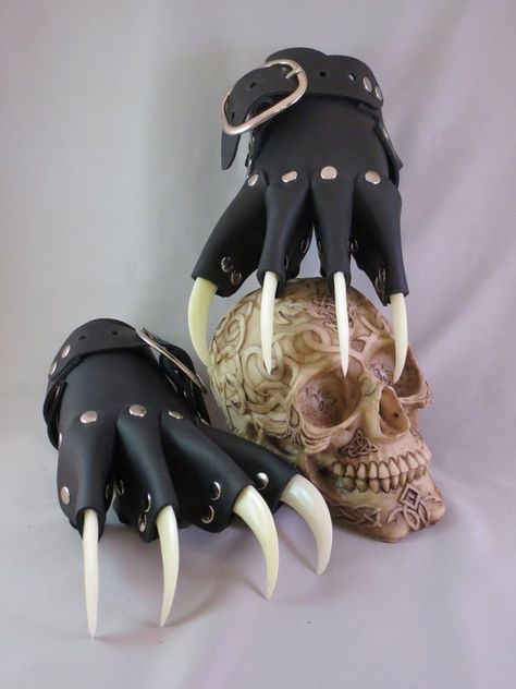 Black Leather Dragon Claws Gauntlets with White Claws Magic Claws Art, Dragon Claws, White Claws, Leather Dragon, Gauntlet Gloves, Costume Gloves, Dragon Claw, Cosplay Diy, Gothic Steampunk