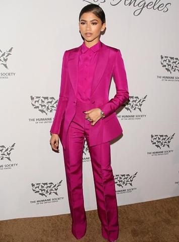 ZENDAYA STYLED BY LUXURY LAW IN CHRISTIAN SIRIANO | BEING SINCERE, DOING SINCERE THINGS IN LIFE & IN STYLE... Pink Suits Women, Valentino Suit, Hot Pink Outfit, Zendaya Outfits, Zendaya Style, Pink Suit, Pant Suit, Pink Outfits, Trouser Suits