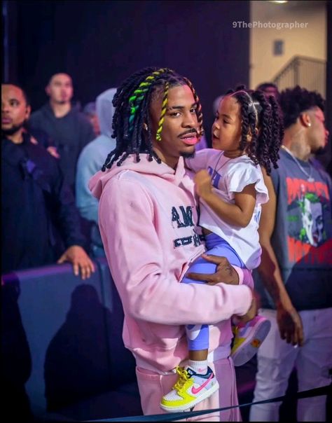 Ja Morant With Daughter, Ja Morant And Karri, Ja Morant Daughter Photos, Ja Morant And His Girlfriend, Basketball Boyfriend, Ja Morant Style, Black People Memes, Basketball Girlfriend, Kobe Bryant Pictures