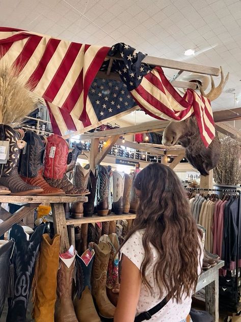 Cowgirl Fall Aesthetic, Christian Cowgirl Aesthetic, Cool Western Outfits, Girly Country Aesthetic, Nashville Trip Aesthetic, Country Glam Aesthetic, Country Vision Board, Country Outfit Aesthetic, Country Lifestyle Aesthetic