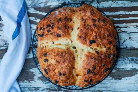 Food Art Projects, Quick Bakes, Leprechaun Pot Of Gold, Scottish Desserts, Clodagh Mckenna, Rich Tea Biscuits, Fudgy Cake, Irish Bread, Scottish Recipes