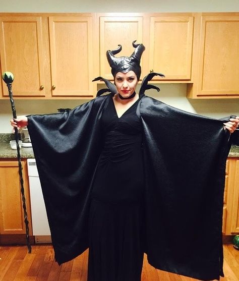 Maleficent Dress Gowns, Malificiant Costume, Maleficent Diy Costume, Modest Cosplay, Diy Maleficent Costume, Maleficent Costume Diy, Maleficent Dress, Maleficent Halloween Costume, Modest Halloween Costumes