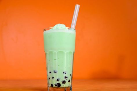 How to Make Honeydew Milk Tea at Home: Simple Recipe - Coffee Affection Honeydew Drink, Boba Tea Flavors, Honeydew Boba, Honeydew Milk Tea, Thai Coffee, Boba Recipe, Tea Flavors, Milk Tea Recipes, Tea At Home