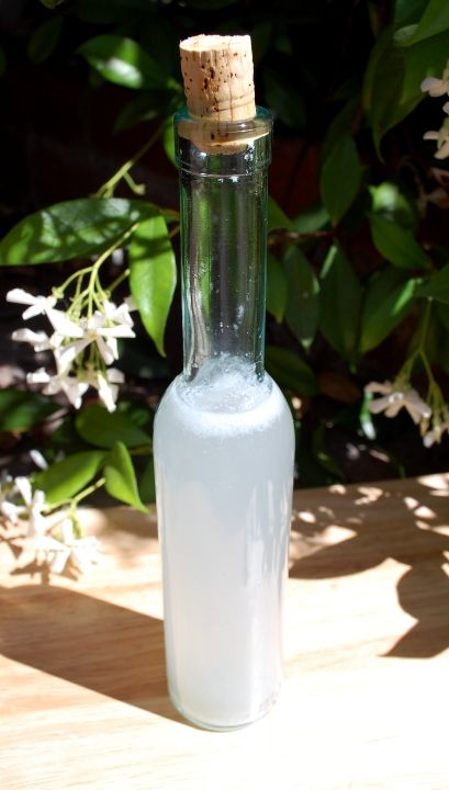 DIY Coconut Vodka  use in Skinny Colada (2 oz. coconut vodka, 1/4 oz. pineapple vodka, 2 oz. club soda, splash of pineapple juice, squeeze of lemon, serve over ice) Coconut Liquor Recipes, Gin Infusions, Infused Alcohol, Coconut Vodka, Pineapple Vodka, Diy Coconut, Homemade Liquor, Thai Chili, Diy Cocktails