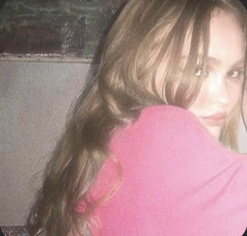 Jennie And Lily Rose Depp Icons, Lily Rose Depp Matching Pfp, Duo Matching Pfp Girl, Cdp Kpop, Matching Pfps Pink, Couple Pp Bff, Jennie And Lily Rose Depp, Icons Goals Pareja, Pfp Matching Bff