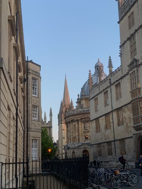 Academic Romanticism, Oxford Aesthetic, Dream University, Oxford College, University Of Oxford, Places In England, My Goal In Life, Chaotic Academia, New College