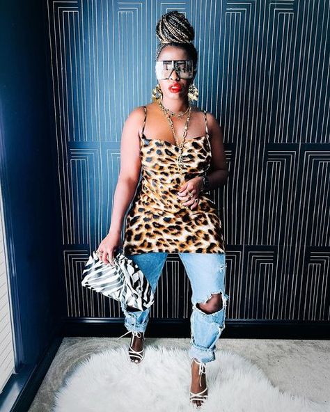 Thrifted Reality © (@thriftedreality) | Instagram Styling Ripped Jeans, Urban Chic Outfits, Denim Jeans Ripped, Fashion Business Casual, Leopard Dress, Weekend Style, Clothes Ideas, Urban Chic, Animal Prints