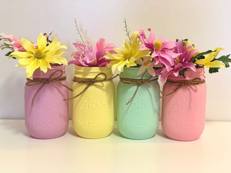 Spring Mason Jar, Easy Mason Jar Crafts, Jar Decorations, Easter Mason Jars, Distressed Mason Jars, Easter Flower Arrangements, Vase Diy, Pint Mason Jars, Nursery Decorations