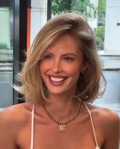 Via hair.by.suzi Dark Blonde Bobs, Shortish Hair, Summer Blonde Hair, Blonde Bob Hairstyles, Short Sassy Hair, The Rachel, Blonde Hair Inspiration, Blowout Hair, 90s Hairstyles