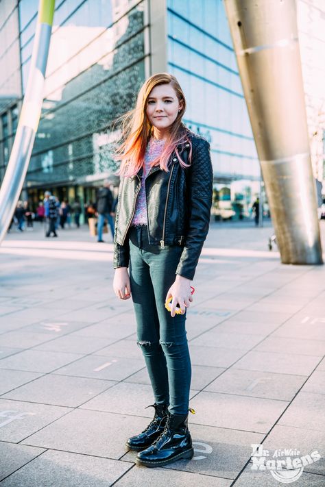 Street Style in Cardiff as part of the #SFSTour14 Patent Leather Doc Martens Outfit, Laced Boots Outfit, Patent Leather Doc Martens, Doc Outfits, Outfit Botines, Leather Doc Martens, Martens Outfit, Dr Martens Outfit, Doc Martens Outfit