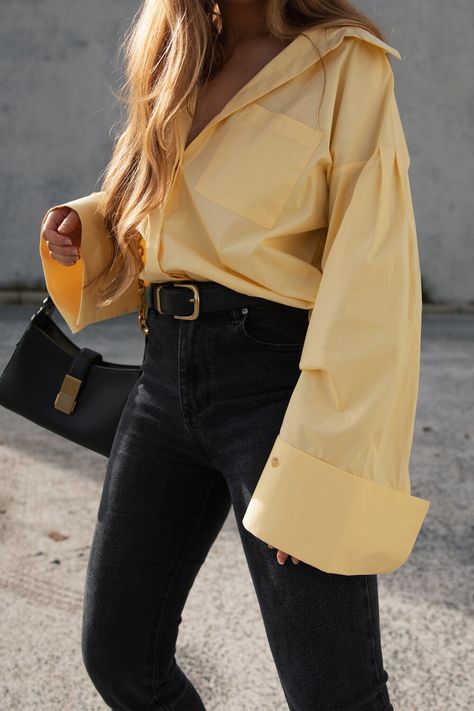 Yellow Top And Black Jeans Outfit, Yellow Shirt Black Jeans Outfit, Outfits With Yellow Shirt, Yellow Shirt And Jeans Outfit, Yellow And Black Outfits For Women, How To Style Yellow Shirt, Yellow Shirt Outfit Women Casual, Yellow Oversized Shirt Outfit, Yellow Top And Jeans Outfit