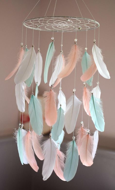 Diy Baby Mobile Girl, Feather Mobile, Stars Baby Mobile, Boho Baby Room, Dream Catcher Nursery, Mobile Girl, Dream Catcher Mobile, Mint Nursery, Diy Baby Mobile