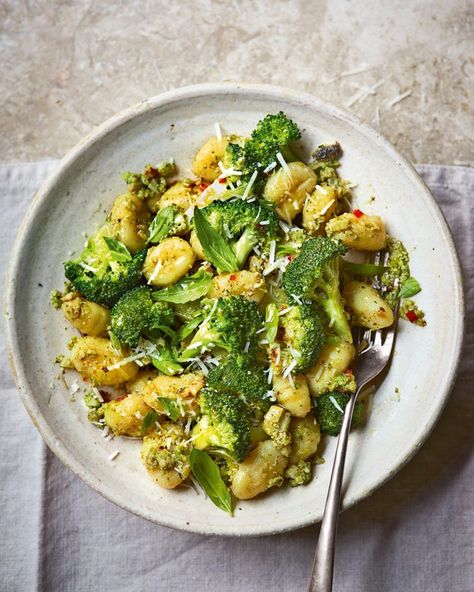 How To Prepare Broccoli, Broccoli Gnocchi, Delicious Magazine Recipes, Gnocchi Recipes Homemade, Homemade Pesto Recipe, Gnocchi Dishes, Broccoli Pesto, Pea Pesto, Meat Free Monday