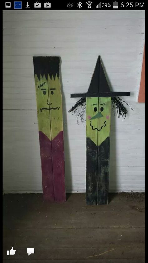 Frankenstein Porch Leaner, Fence Post Crafts, 4x4 Wood Crafts, Nifty Crafts, Fence Pickets, Fence Panel, Fence Ideas, Stuff And Thangs, Halloween Stuff