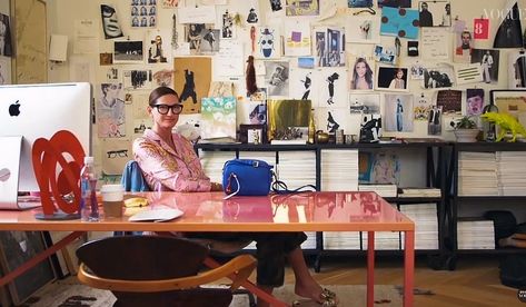 Jenna Lyons Office, Jenna Lyons Apartment, Jenna Lyons Home, Workspace Photography, Studio Apartment Plan, Writer's Desk, Writers Desk, Tribeca Loft, Jenna Lyons