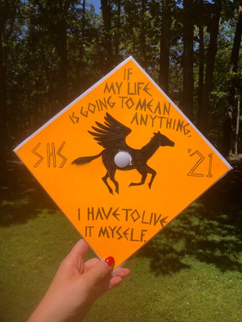 Kung Fu Panda Graduation Cap, Pjo Graduation Caps, Orange Grad Cap Ideas, Grad Cap Ideas Harry Potter, Graduation Cap Designs Books, Book Themed Graduation Cap, 8th Grade Grad Cap Ideas, Vampire Diaries Graduation Cap, Book Grad Cap