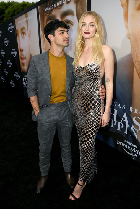 Joe Jonas and Sophie Turner at Chasing Happiness Premiere Sophie Turner Joe Jonas, Taller Girlfriend, Sophie Turner And Joe Jonas, Sophia Turner, Danielle Jonas, The Jonas Brothers, Sansa Stark, Joe Jonas, Sophie Turner