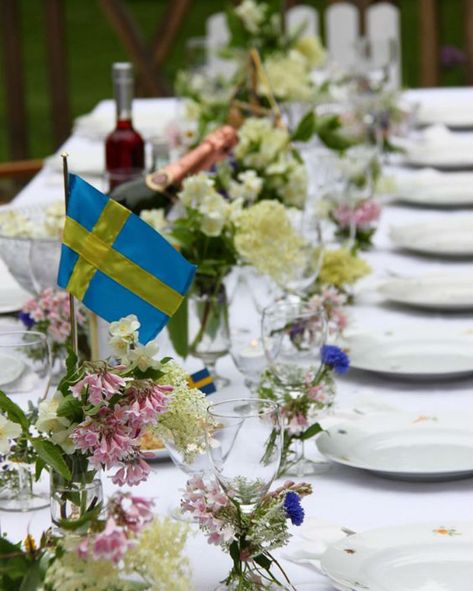 Midsommar Party Outfit, Sweden Recipes, Midsommar Party, Sweden Food, Wedding Gown With Sleeves, Outdoor Table Decor, Swedish Christmas, Swedish Recipes, Flower Shower