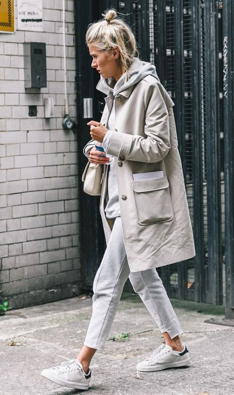 How To Style Hoodies, Trenchcoat Outfit, Street Style London, London Fashion Week Street Style, Skandinavian Fashion, Chique Outfits, Outfit Collage, Collage Vintage, London Street Style