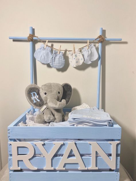 Baby Storage Boxes, Baby Shower Basket Gift Ideas Boy Diy, Baby Wardrobe Gift, Baby Clothes Packing Ideas For Gift, Baby Shower Clothes Rack Gift, Boy Baby Shower Gift Ideas, Baby Gift Wrapping, Baby Shower Gift Box, Gift Crates