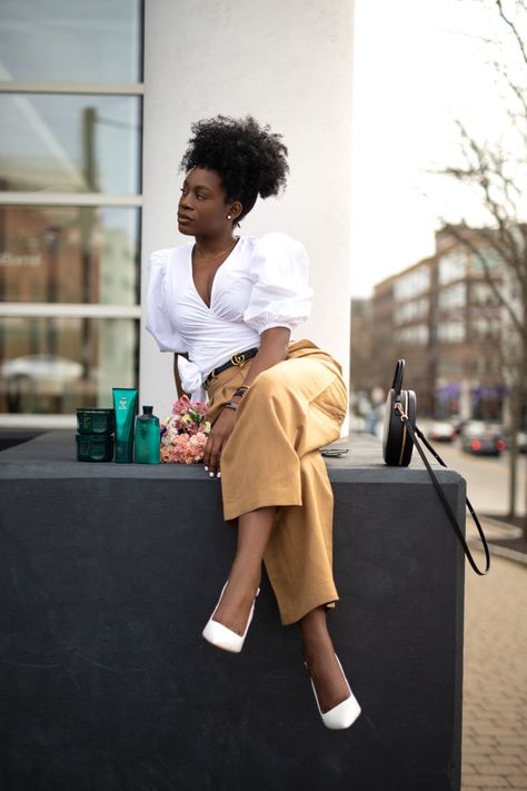 Drinking Outfit, Outfits Black Women, Chic Work Outfit, Lifestyle Influencer, Black Umbrella, Afro Style, Thrifted Outfits, Woman Style, Event Outfit