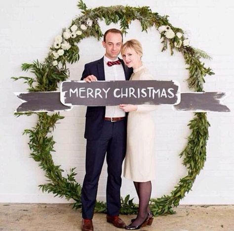 56+ Stunning Yet Simple DIY Photo Booth Backdrop Ideas Decor Photobooth, Diy Fotokabine, Diy Christmas Photo, Diy Photo Booth Backdrop, Christmas Photo Booth Backdrop, Ward Christmas Party, Photo Backdrop Christmas, Christmas Photo Booth, Merry Christmas Love