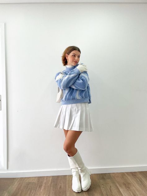 Winter Wonderland Party Outfit, Blue Winter Outfits, White Knee High Boots Outfit, Blue And White Aesthetic, Winter Widgets, Winter Outfits 2021, Tennis Girl Aesthetic, Blue Outfit Winter, White Christmas Outfit