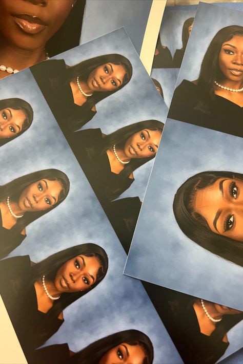 senior picture ideas Picture Ideas Black Women, Senior Picture Ideas Black Women, Senior Picture Ideas Black, Yearbook Picture Ideas, Senior Yearbook Pictures, Graduation Things, Senior Portrait Outfits, Portrait Outfits, Senior Szn