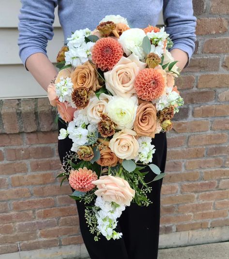 Cascade Style is IN Style!! Especially this Fall Season!! We are here for all the Floral Drama that this bouquet provides. Style up your look, coordinate your colors and lets talk Textures!! Right!!?? Loving ALL my clients bridal bouquets!! Every weekend I say to my team "ohh, this one is my favorite" So yeah, i have like a zillion favorites cuz theyre all So Pretty!! Need some help figuring out what style bridal bouquet is right for you, message us or comment ⏬️ with a 💐 Lets Talk, My Team, Bridal Bouquets, Fall Season, Bridal Bouquet, Bouquets, Drama, Let It Be, Texture