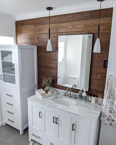 Tan Shiplap Bathroom, Wood Shiplap Wall Bathroom, Brown Shiplap Bathroom, Bathroom Wood Plank Walls, Wood Plank Walls Bathroom, Bathroom With Wood Accent Wall, Stained Wood Shiplap Wall, Natural Shiplap Bathroom, Stained Shiplap Wall Bathroom