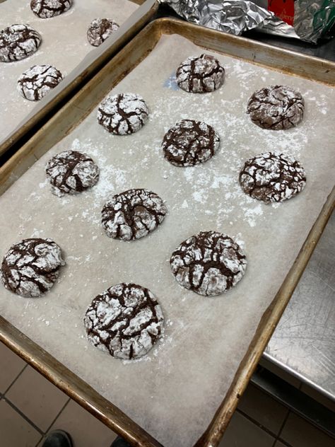 Crinkle Cookies Aesthetic, Crinkles Aesthetic, Christmas Core, Aesthetic Baking, Cookies Aesthetic, Chocolate Crinkle, Chocolate Crinkle Cookies, Chocolate Crinkles, Crinkle Cookies