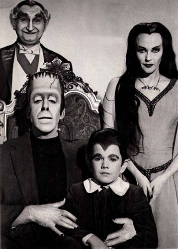 Cuadro Fotografia de la Familia ADAMS, Monsters -50% - CuadrosGuapos.com Famous Child Actors, Eddie Munster, Punky Brewster, The Philadelphia Story, Black Sheep Of The Family, The Munster, Jack Lemmon, Yvonne De Carlo, Montgomery Clift