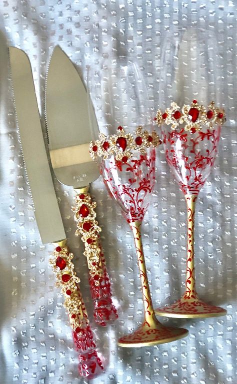 This beautiful red and gold hand painted wedding accessory set includes all you need to celebrate in style your newlywed status. Embellished with jewel-like beads, the set includes toasting flutes, cake server set, and unity candle ceremony set and is also available by individual pieces. Personalized with your names and the date of your wedding this set makes for a cherished heirloom of your special day. Red Gold Cake, Red Quince Theme, Red And Gold Quince, Red Quinceanera Ideas, Quinceanera Red, Gold Champagne Flutes, Red Gold Wedding, Wedding Cake Server Set, Red Quince