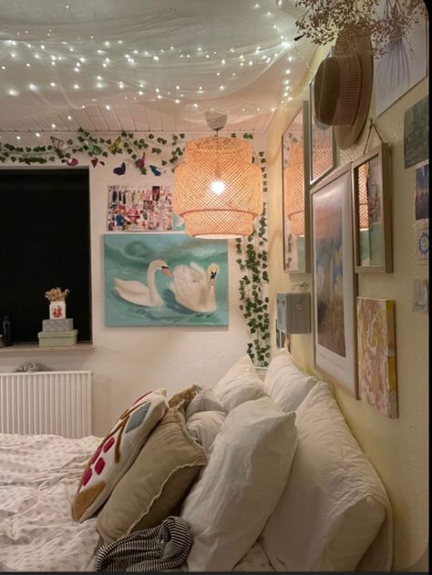 Room Inspiration Bedroom Pink, Pink And Grey Aesthetic, Pink Room Inspiration, Aesthetic College Dorm, Dorm Room Ideas For Girls, Room Ideas For Girls, College Dorm Room Ideas, Aesthetic College, Grey Aesthetic