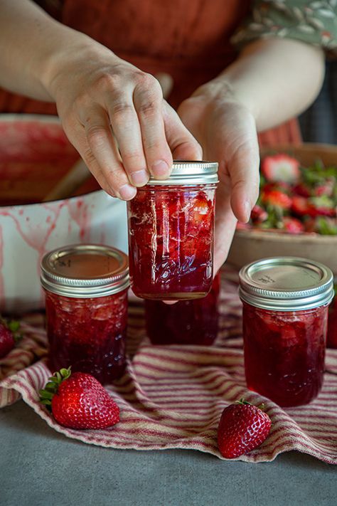 Ball® Classic Strawberry Jam Rhubarb Chutney, Jam Canning, Planters Punch, Canning Jam Recipes, Canned Blueberries, Charcuterie Spread, Strawberry Jam Recipe, Canning Recipe, Canning Jam