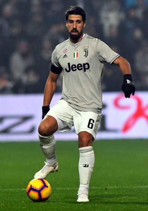 Sami Khedira Sami Khedira, Jeep, Sports Jersey, Football, Sports, American Football