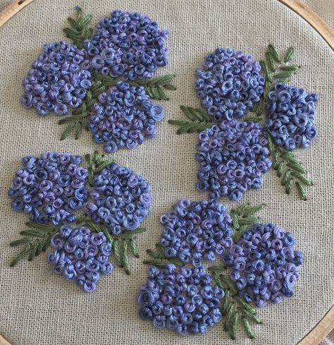 Embroidery Stitches Flowers, Sulaman Pita, French Knot Embroidery, Pola Bordir, Hand Embroidery Videos, Embroidery Stitches Tutorial, Pola Sulam, Hand Embroidery Flowers, Embroidery Patterns Vintage