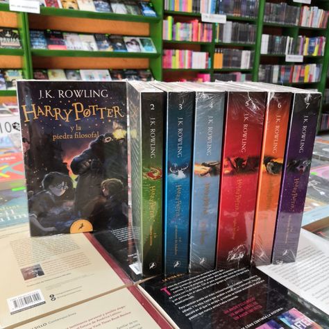 Harry Potter Libros, Harry Potter Book Set, Hp Book, Harry Potter Book, Harry Potter Icons, Fantasy Books To Read, Harry James Potter, Harry Potter Collection, Recommended Books To Read