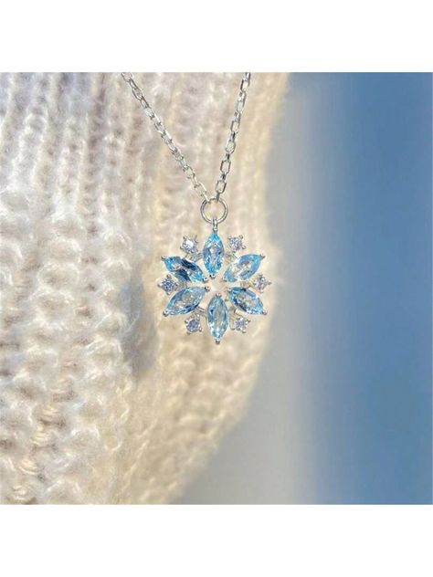 Stylish Jewelry Accessories, Arte Monster High, Pretty Jewelry Necklaces, Bleu Azur, Snowflake Pendant, Fairy Jewelry, Women Pendant, Heart Shaped Necklace, Blue Snowflakes