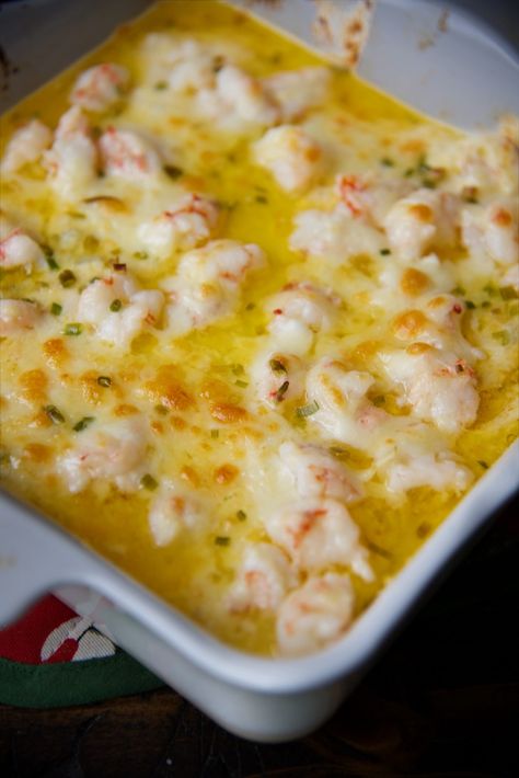 Cheesy Lobster Roll Dip - Sweet ReciPEAs Brioche Croutons, Langostino Recipes, Lobster Appetizers, Lobster Dip, Baked Dips, Dip Recipes Easy, Lobster Roll, Croutons, Wine And Dine