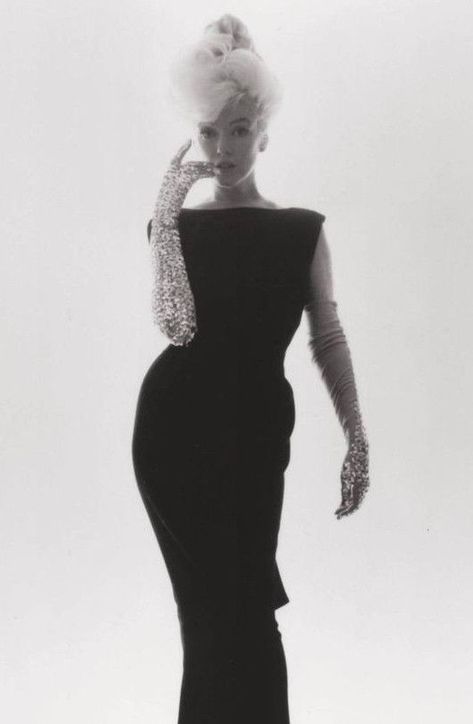 #MarylinMonroe #Marylin Black Dress With Gloves, Glitter Gloves, Chanel Little Black Dress, Glamour Gloves, Marilyn Monroe Outfits, Marilyn Monroe And Audrey Hepburn, Dress And Gloves, Marilyn Monroe Dress, Bert Stern