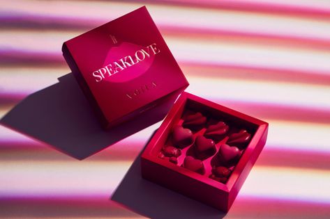 (8) Voilà Chocolate Love EDITION – Packaging Of The World Snacks Packaging, Chocolate Bonbons, Message Of Love, Beautiful Chocolate, Dessert Shop, Love Language, Love Chocolate, The Message, Design Collection