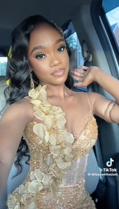 Emerald Gold Prom Dress, Homecoming Dresses Senior Year, Custom Prom Dress Black Women, Matric Dance Dresses Unique South Africa, Masquerade Prom Ideas, Hoco Masquerade, Hoco Colors, Homecoming Black Women, Gold Prom Dresses Black Women