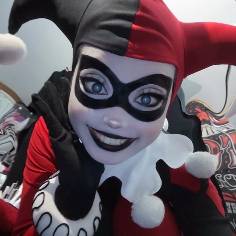 K♦️V (@Livingdead_kev) / Twitter Clown Costume Women, Harley Quinn Makeup, Cosplay Ideas Women, Jester Costume, Couples Cosplay, Harley Quinn Halloween, 40k Followers, Female Clown, Harley Quinn Comic