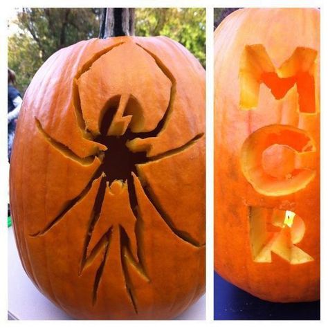 MCR pumpkin :D Mcr Pumpkin Carving, Emo Pumpkin Carving, Band Pumpkin Carving, Emo Pumpkin, Mcr Halloween, Creepy Halloween Party, Cute Pumpkin Carving, Pumkin Carving, Pumpkin Contest