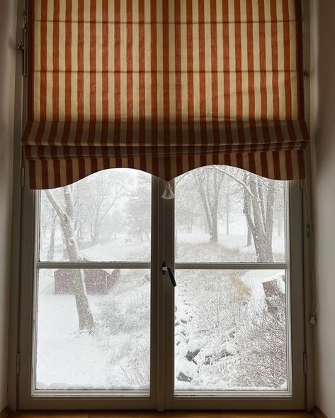 Roman Blinds With Curtains, Blinds Aesthetic, Pantry Curtain, Ivy House, Window Covering, Interior Windows, Roman Blind, Curtain Designs, Eclectic Home